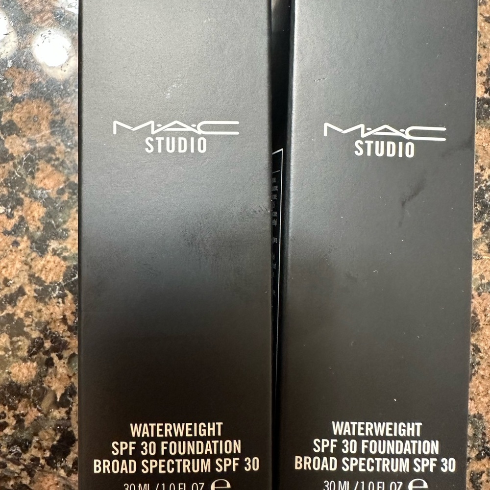 MAC Studio Waterweight SPF 30 Foundation